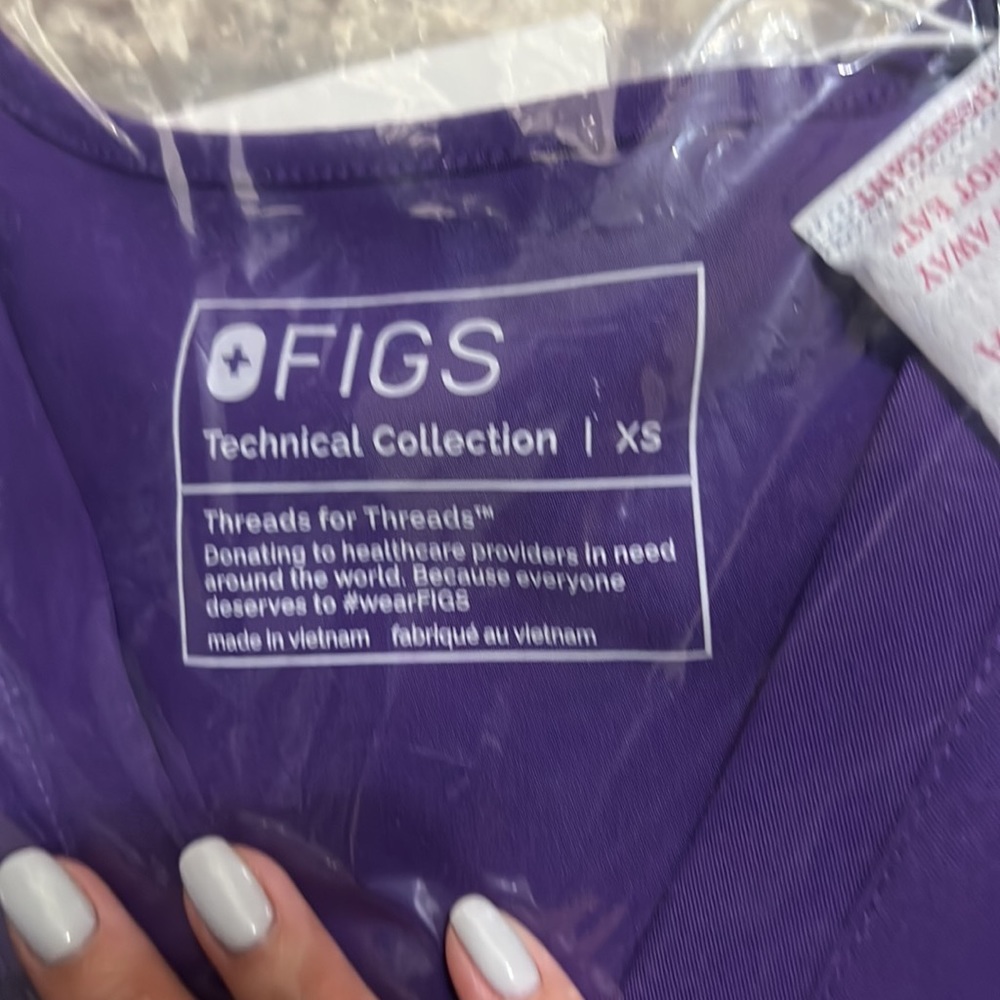 FIGS Scrub Set Catarina Top/ Zamora Jogger Digital Grape - Picture 3 of 4